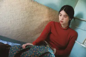 YiTuYu Vol.8622 He Zi: A Muse Bathed in Dreamy Golden Light - image 6