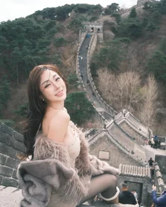 Viral Outdoor Fashion Challenge: Why This Cold Weather Outfit Change Gained 30 Million Views - image 4