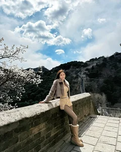 Viral Outdoor Fashion Challenge: Why This Cold Weather Outfit Change Gained 30 Million Views - image 1