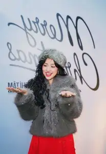 MC Thanh Van Hugo: Her 40s Glow, Sophisticated Allure Captures Hearts - image 6
