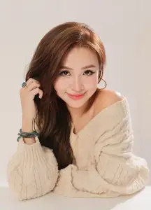 MC Thanh Van Hugo: Her 40s Glow, Sophisticated Allure Captures Hearts - image 8
