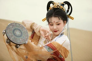 Graceful Portraiture: YiTuYu Art Language Vol.7631 featuring Sun Wan Qian - image 4