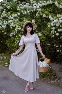 Dreamy Hydrangea Garden Cosplay: Aesthetic Floral Photoshoot by Pi Pi Nai Ke Ke Ai Le La featuring Soft Pastel Summer Vibes - image 7
