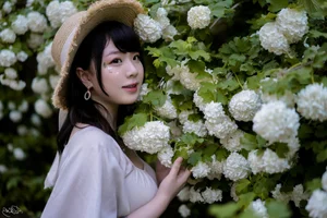 Dreamy Hydrangea Garden Cosplay: Aesthetic Floral Photoshoot by Pi Pi Nai Ke Ke Ai Le La featuring Soft Pastel Summer Vibes - image 4