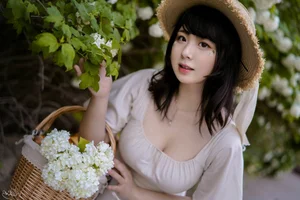 Dreamy Hydrangea Garden Cosplay: Aesthetic Floral Photoshoot by Pi Pi Nai Ke Ke Ai Le La featuring Soft Pastel Summer Vibes - image 9