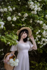 Dreamy Hydrangea Garden Cosplay: Aesthetic Floral Photoshoot by Pi Pi Nai Ke Ke Ai Le La featuring Soft Pastel Summer Vibes - image 0