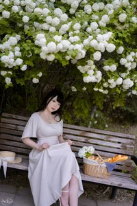 Dreamy Hydrangea Garden Cosplay: Aesthetic Floral Photoshoot by Pi Pi Nai Ke Ke Ai Le La featuring Soft Pastel Summer Vibes - image 17