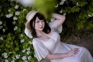 Dreamy Hydrangea Garden Cosplay: Aesthetic Floral Photoshoot by Pi Pi Nai Ke Ke Ai Le La featuring Soft Pastel Summer Vibes - image 6