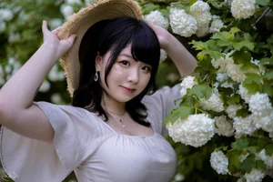 Dreamy Hydrangea Garden Cosplay: Aesthetic Floral Photoshoot by Pi Pi Nai Ke Ke Ai Le La featuring Soft Pastel Summer Vibes - image 11