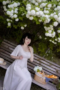 Dreamy Hydrangea Garden Cosplay: Aesthetic Floral Photoshoot by Pi Pi Nai Ke Ke Ai Le La featuring Soft Pastel Summer Vibes - image 2