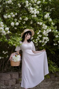 Dreamy Hydrangea Garden Cosplay: Aesthetic Floral Photoshoot by Pi Pi Nai Ke Ke Ai Le La featuring Soft Pastel Summer Vibes - image 10
