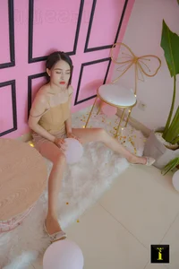 IESS Puhui Collection 142: Model Xiao Yu in Classic Silk Fashion - image 4