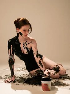 Jessie Vard Stuns Fans With Bold and Artistic Bodypainting Style - image 0