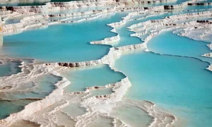 Expectation vs. Reality: 9 Famous Tourist Spots That Might Disappoint In Person - image 0