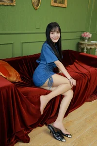 IESS Wanping Blue Denim Skirt Fashion Photography Collection - image 19