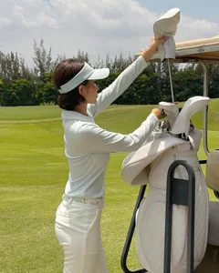 Huyen 2k4 Captivates the Internet with the Ultimate Golf Girl Aesthetic - image 4