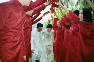 Co Em Trendy Mother Goes Viral for Youthful Beauty and Elegance at Daughter's Engagement Ceremony - image 0