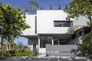 Unique Modern Architecture: The Stunning Stacked Rectangular Block House Design - image 2