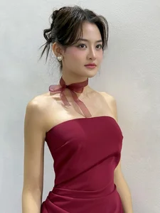 Celebrity Fashion Spotlight: Thuy Anh's Bustier Glamour and Ho Ngoc Ha's Radiant Red Style - image 3