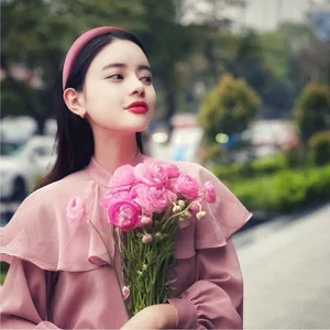 Meet the Stunning Gen Z Literature Teacher Redefining Classroom Style with Her Chic Fashionista Aesthetic - image 7