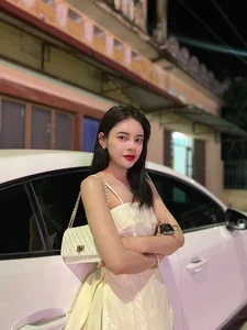 Meet the Stunning Gen Z Literature Teacher Redefining Classroom Style with Her Chic Fashionista Aesthetic - image 5