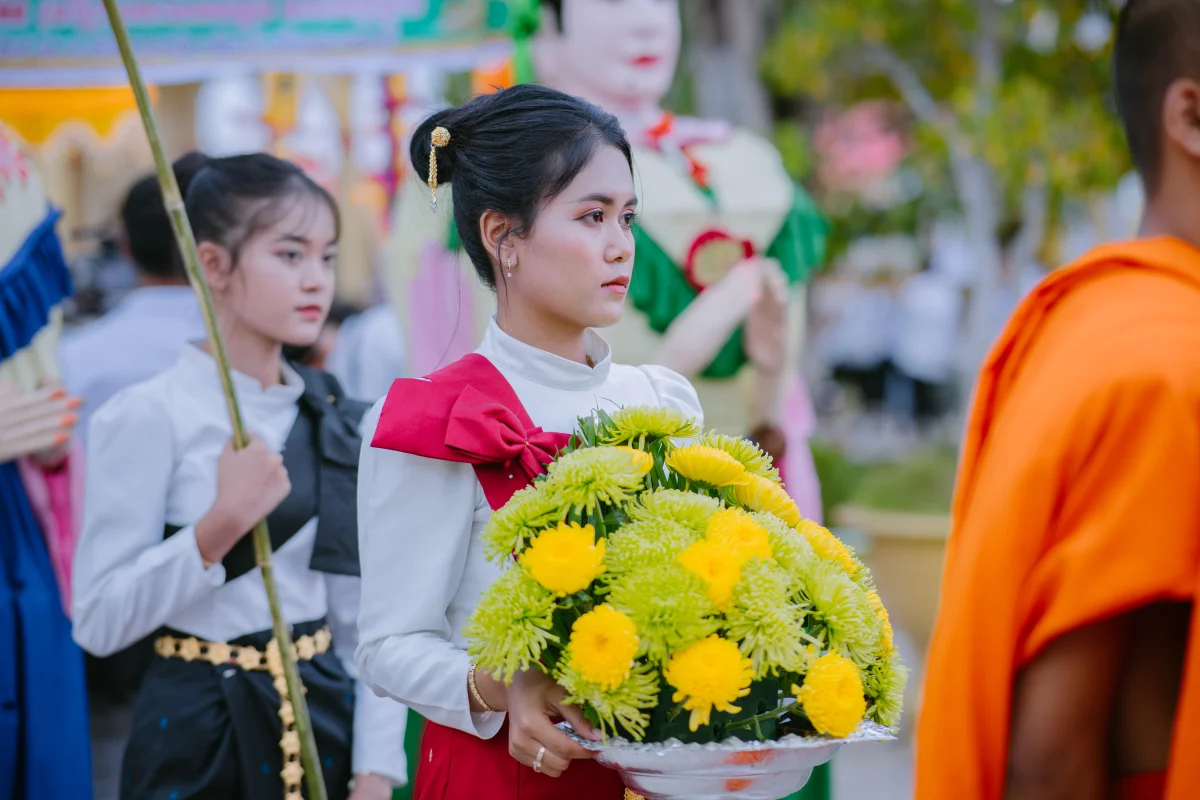 The Sacred Robe Offering Ceremony of the Khmer People in Tra Vinh