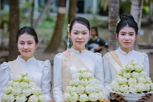 The Sacred Robe Offering Ceremony of the Khmer People in Tra Vinh - image 6