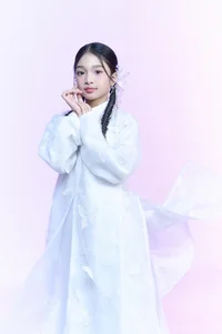 Traditional Vietnamese Fashion: Ao Nhat Binh and Ao Dai in the Bach Hoa Tien Collection - image 8