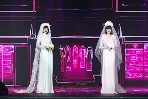 Luong The Thanh and Thuy Diem Exude Elegance in Dragon and Phoenix Ao Dai - image 2