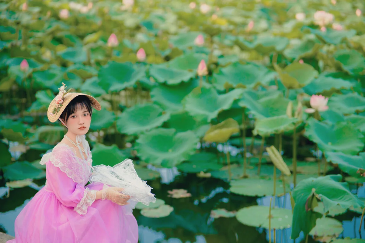 YiTuYu Art Language Vol.7402: Featuring the Ethereal Xiao Xiao Yu