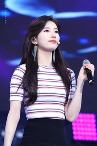 The Pinnacle of Beauty: Korean Netizens Celebrate the Ultimate Idol-Actress - image 2