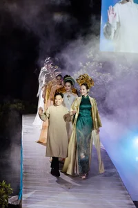 Miss Thanh Thuy Showcases Exquisite Hue Royal Court Inspired Ao Dai Collection - image 2