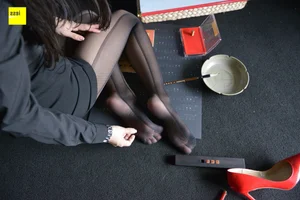 IESS Sixiangjia 317 Featuring Model Junjun in Elegant Black Fashion Stockings - image 32