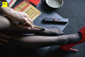 IESS Sixiangjia 317 Featuring Model Junjun in Elegant Black Fashion Stockings - image 40
