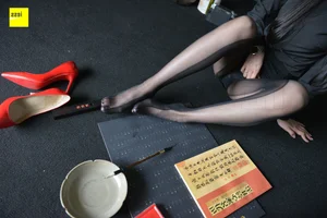 IESS Sixiangjia 317 Featuring Model Junjun in Elegant Black Fashion Stockings - image 24