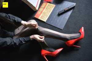 IESS Sixiangjia 317 Featuring Model Junjun in Elegant Black Fashion Stockings - image 100
