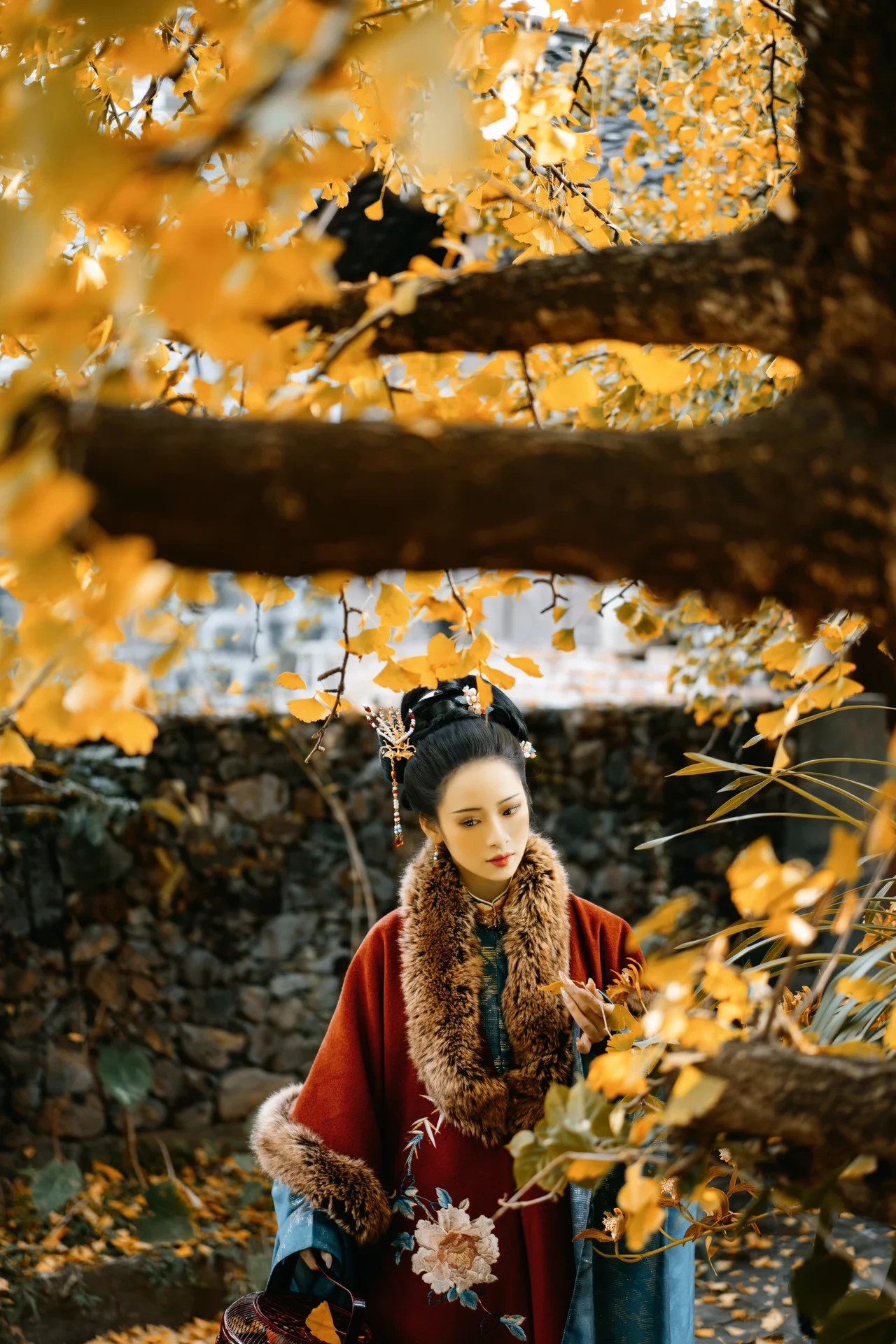 YITUYU Art Language 2024.06.14: Capturing the Essence of Autumn with Model Ran Ran