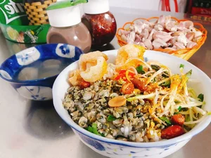 A Guide to Hue's Must-Visit Local Eateries for Healthy and Delicious Cuisine - image 2