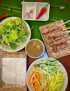 A Guide to Hue's Must-Visit Local Eateries for Healthy and Delicious Cuisine - image 7