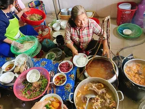 A Guide to Hue's Must-Visit Local Eateries for Healthy and Delicious Cuisine - image 6