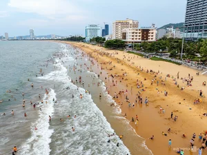 Quy Nhon Beaches Attract Thousands as Tourism Surges in Vietnam - image 7