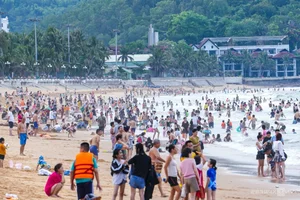 Quy Nhon Beaches Attract Thousands as Tourism Surges in Vietnam - image 0