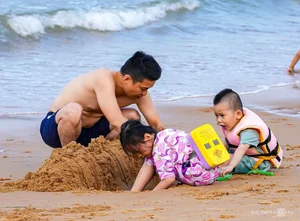 Quy Nhon Beaches Attract Thousands as Tourism Surges in Vietnam - image 3