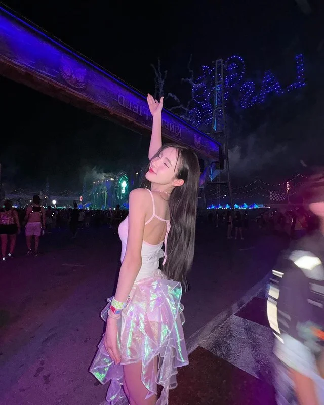 The Viral 'Fruit Seller' Captivating the Internet with Angelic Beauty