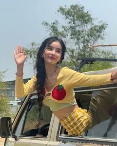 The Viral 'Fruit Seller' Captivating the Internet with Angelic Beauty - image 8