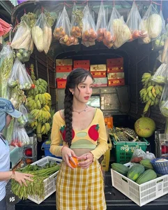 The Viral 'Fruit Seller' Captivating the Internet with Angelic Beauty - image 7