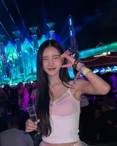 The Viral 'Fruit Seller' Captivating the Internet with Angelic Beauty - image 3