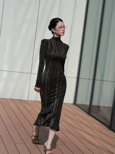 Timeless Elegance: "Quang Ninh Beauty" Tran Ngoc Bich Captivates in Traditional Vietnamese Ao Dai - image 4