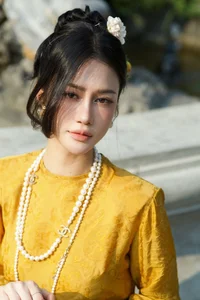 Timeless Elegance: "Quang Ninh Beauty" Tran Ngoc Bich Captivates in Traditional Vietnamese Ao Dai - image 5