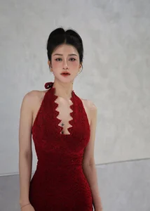 Timeless Elegance: "Quang Ninh Beauty" Tran Ngoc Bich Captivates in Traditional Vietnamese Ao Dai - image 3